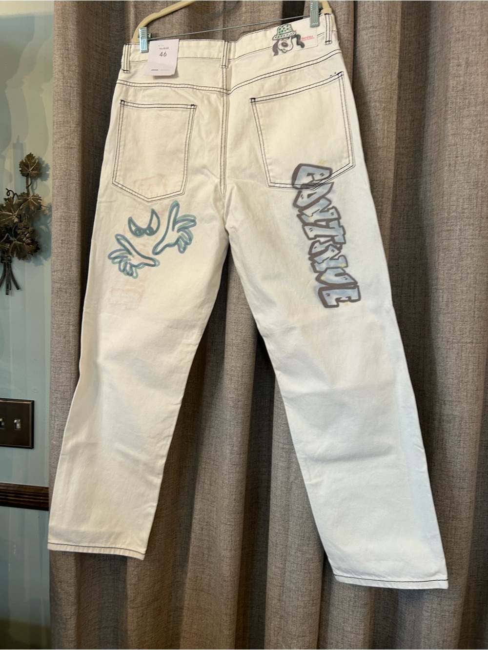 NWT Bershka 90s Wide Leg Graffiti Graphic Jeans Cream Ecru Size
46 / US 14 - Picture 12 of 12